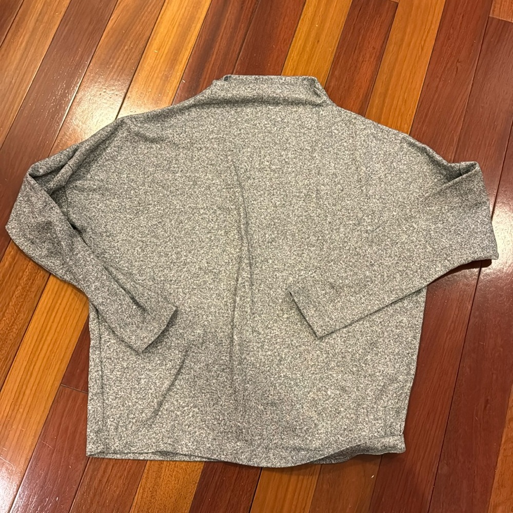 Uniqlo mock neck long sleeve sweatshirt